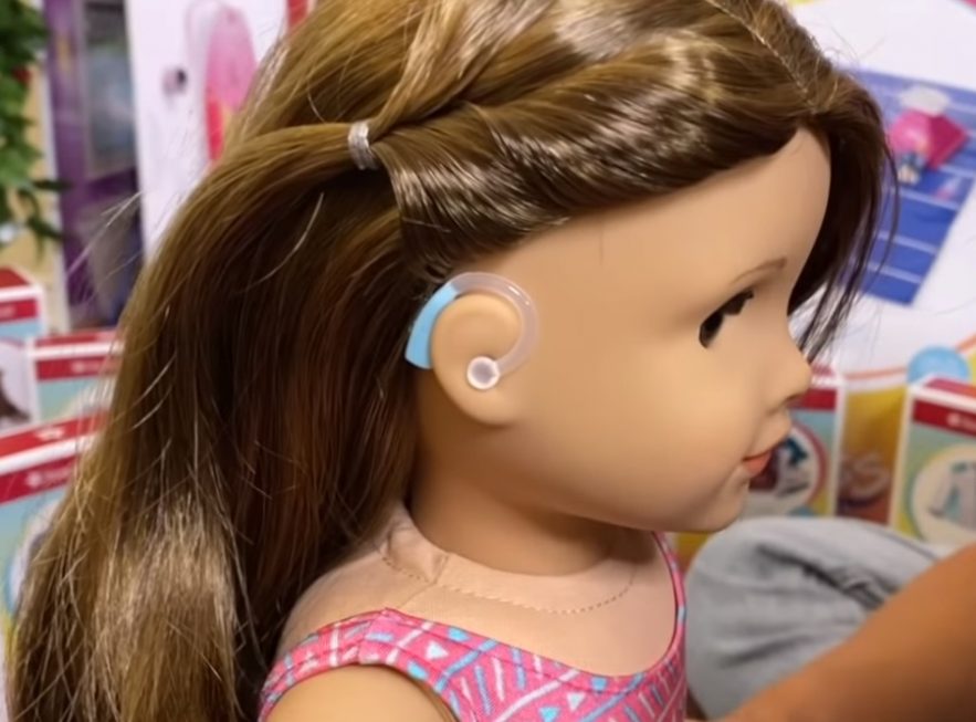 Mattel anuncia lançamento de boneca com ‘perda auditiva’