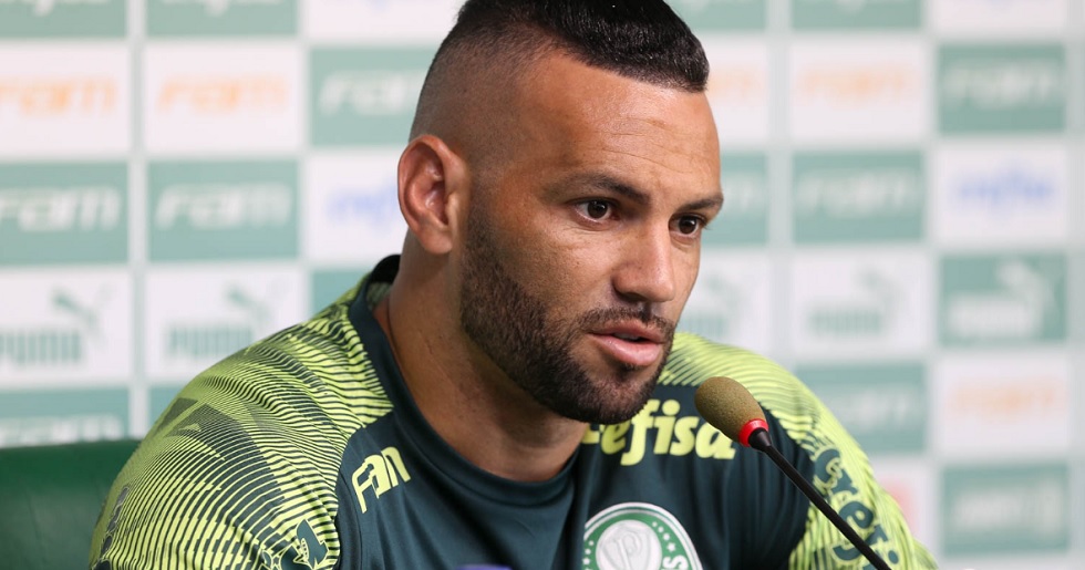 Weverton admite cobrança no Palmeiras por Paulistão
