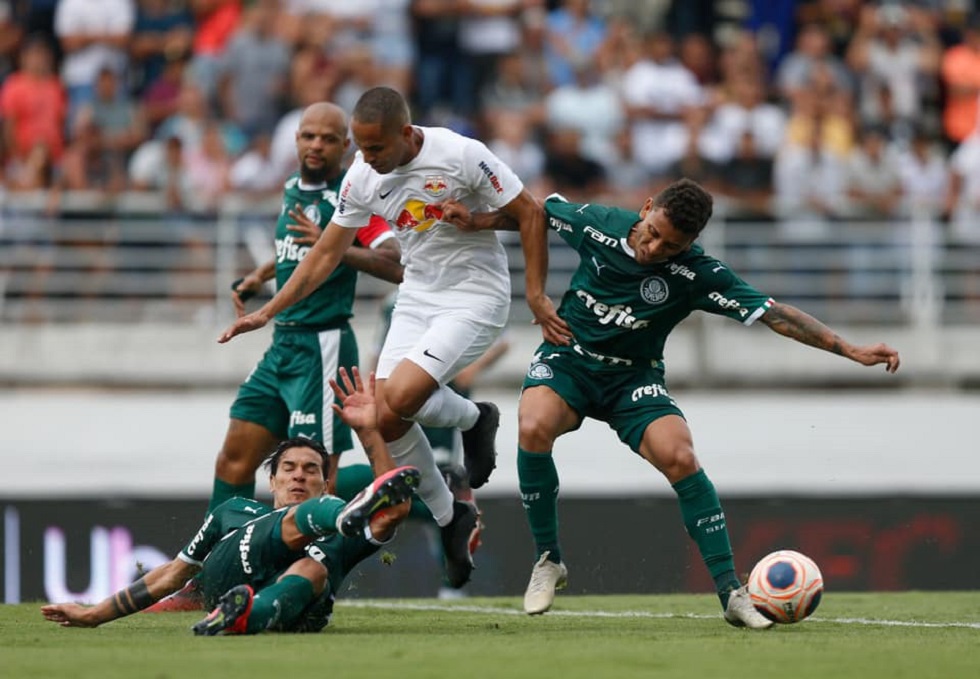 Com 1º tempo ruim, Palmeiras perde invencibilidade com derrota para o Bragantino