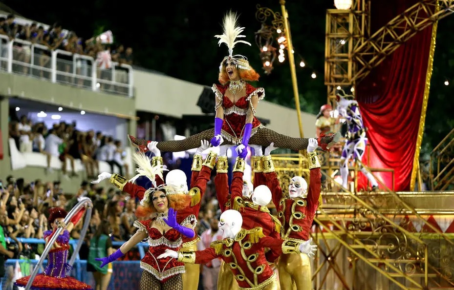 Bons desfiles da 2ª noite na Sapucaí deixa disputa pelo título imprevisível