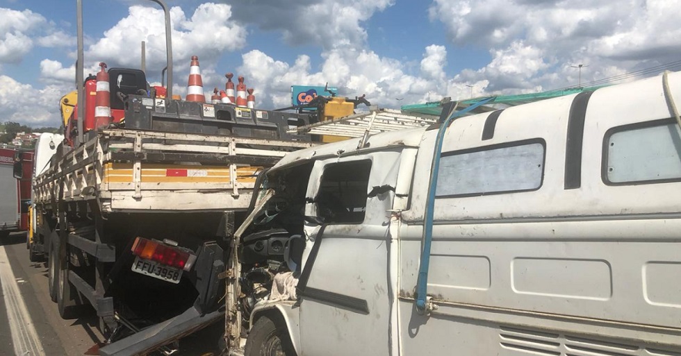Acidente com 10 veículos deixa 2 vítimas graves e 48 leves em Sorocaba