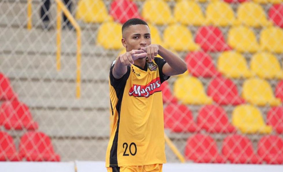 Leozinho, ala do Sorocaba, é eleito melhor jogador jovem de futsal do mundo, futsal