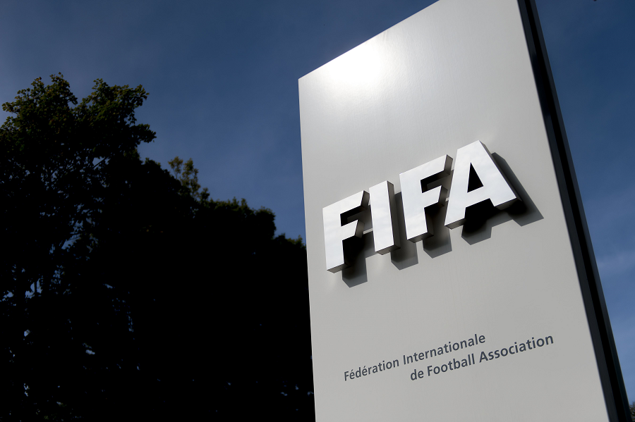 Fifa propõe cinco substituições de jogadores para a retomada do futebol