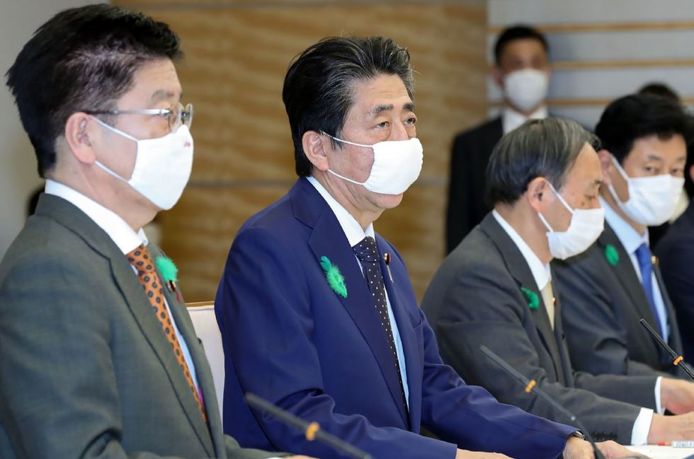 Governo japonês amplia estado de emergência