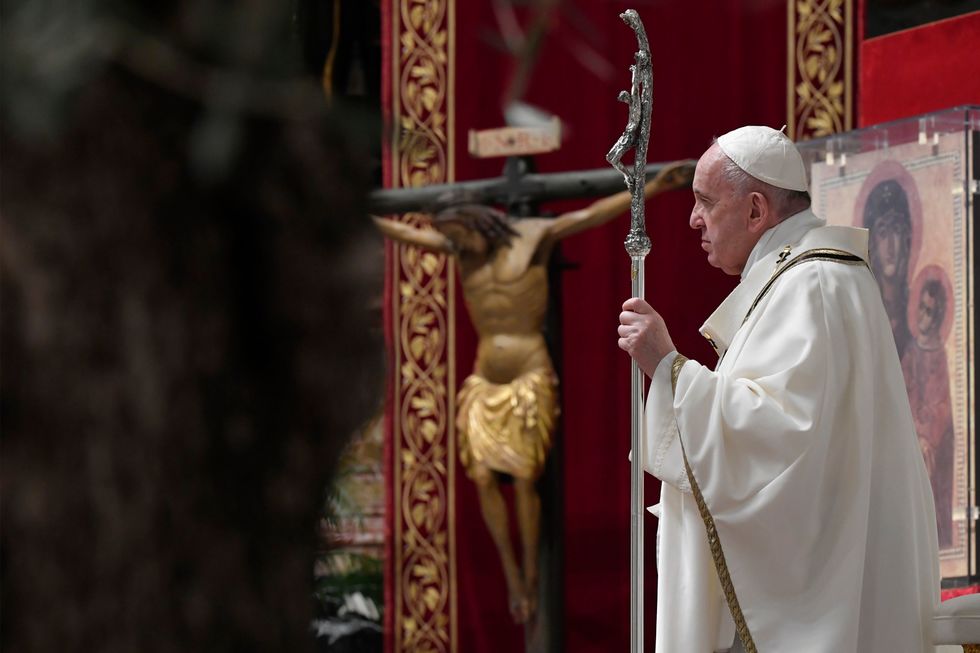 Papa fala de esperança na véspera da Páscoa