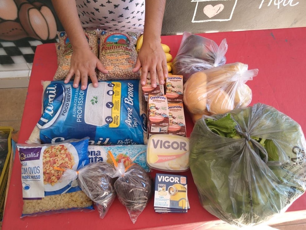 Comunidade católica arrecada 26 toneladas de alimentos para doação