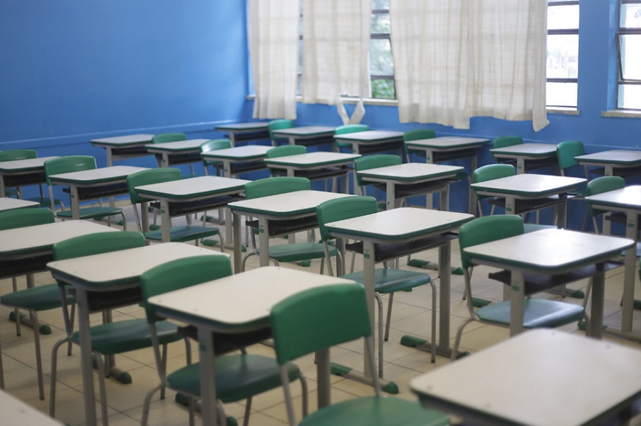 Aulas presenciais nas 175 escolas municipais estão suspensas há mais de um ano.