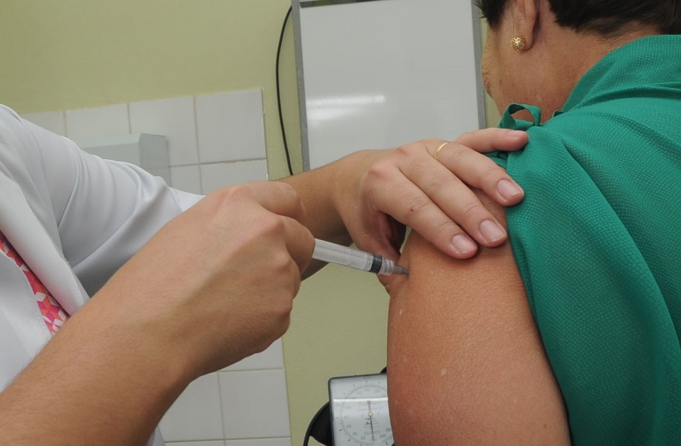Câmara gasta R$ 17,5 mil com vacinas para imunizar servidores