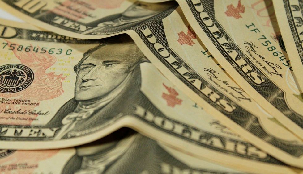 Dólar fecha em R$ 5,45 no dia seguinte à saída de secretários