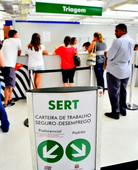 Sobem 22% os pedidos de seguro-desemprego