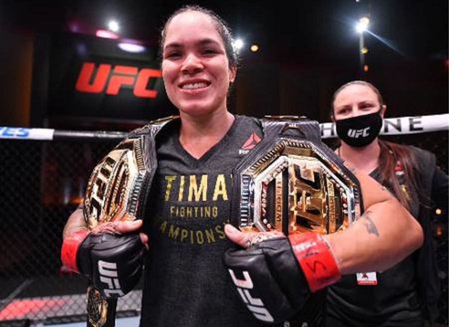 Amanda derrota canadense, mantém cinturão e faz história
