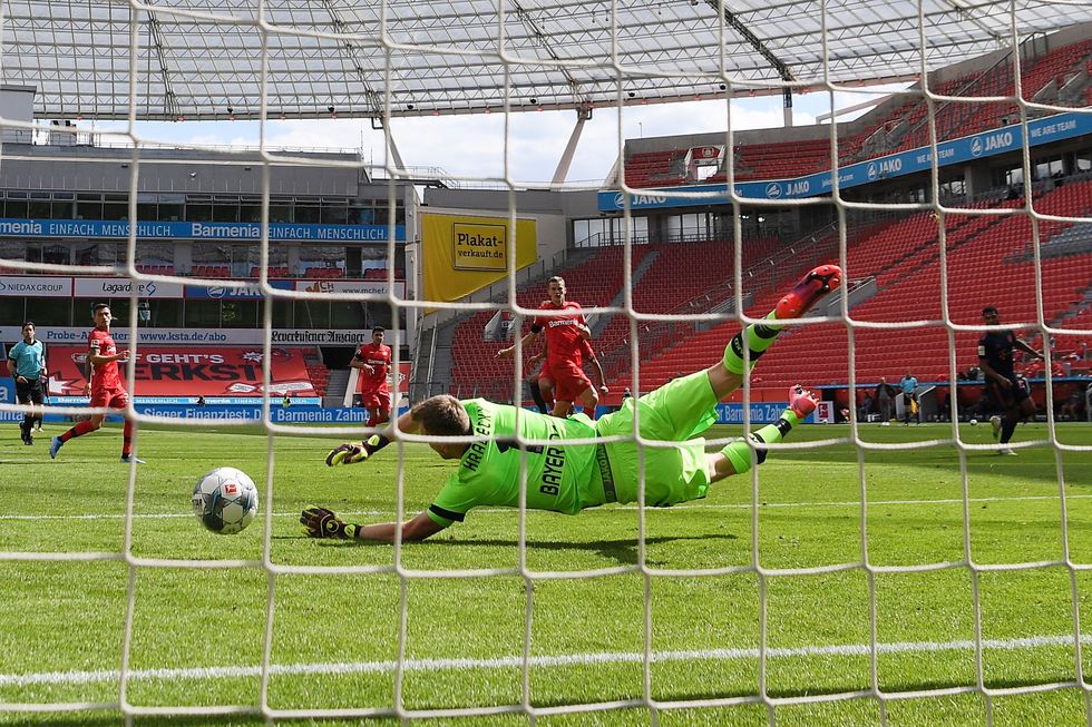 Bayern vence Leverkusen e põe mão na taça