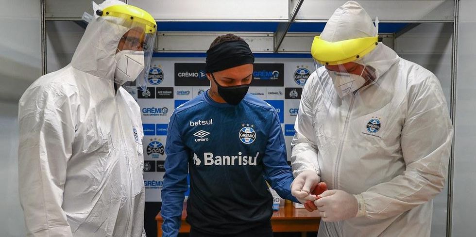 CBF proíbe bufês e cobra unhas cortadas