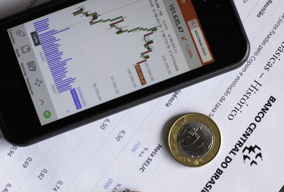 Copom corta Selic para 2,25% ao ano