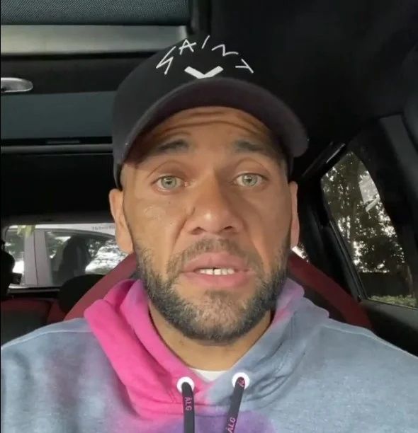 Daniel Alves cobra mais atitude contra o racismo