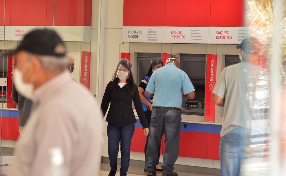 Metade dos que têm conta em banco vê melhora financeira em até 1 ano