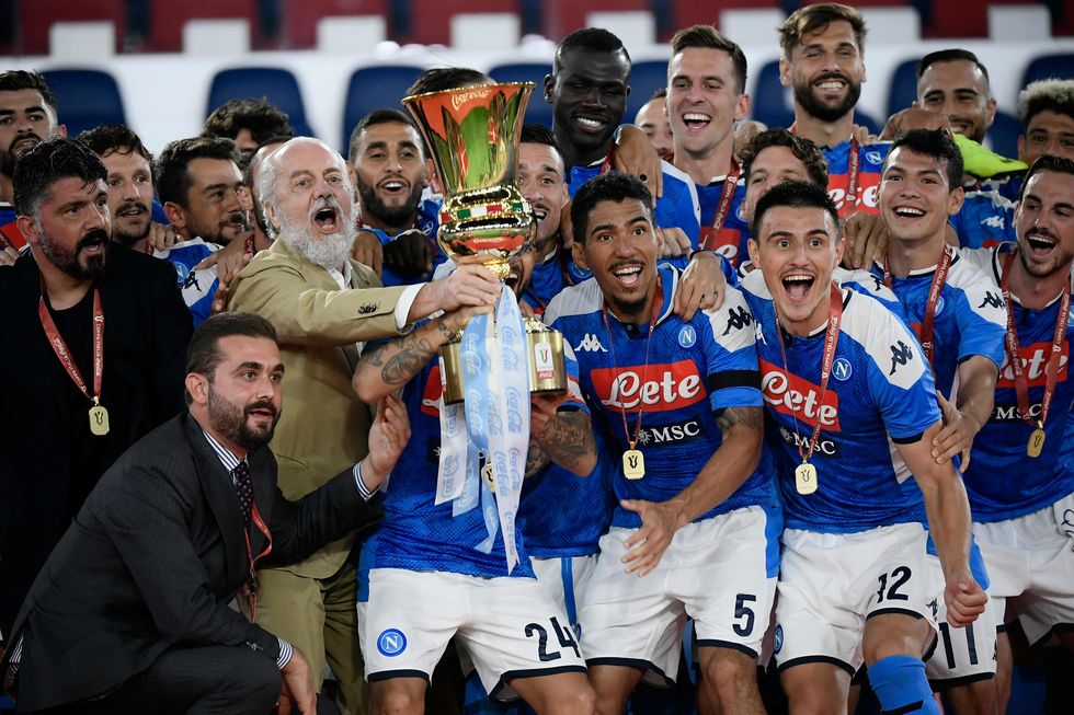 Napoli vence nos pênaltis e fica com a Copa da Itália