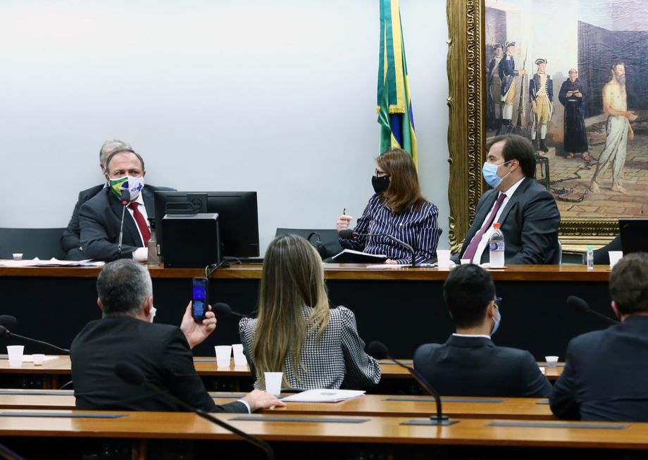 Para Pazuello, maior problema é aumento de casos no interior