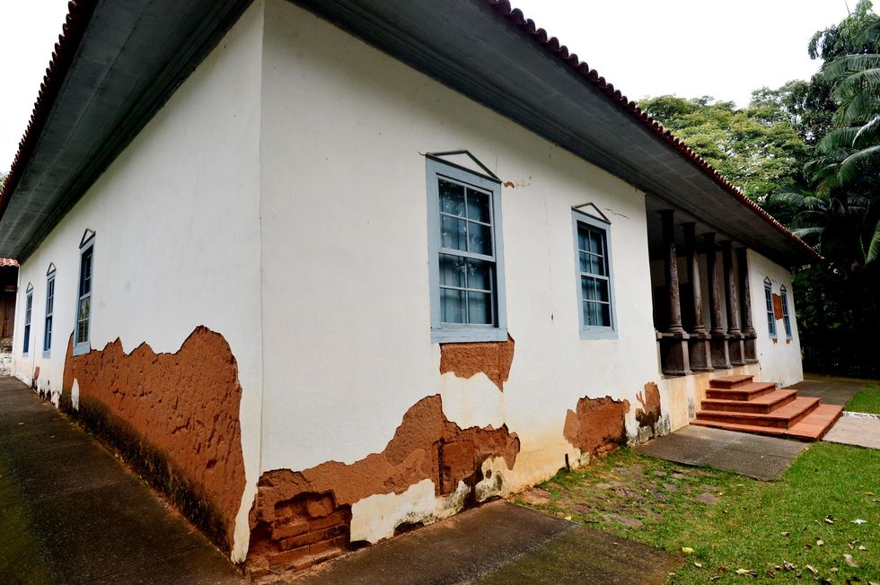 Prédios históricos sofrem a ação do tempo