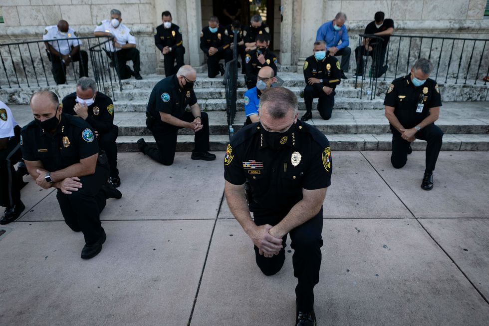 Trump promete endurecer contra protestos que chegam ao 7º dia