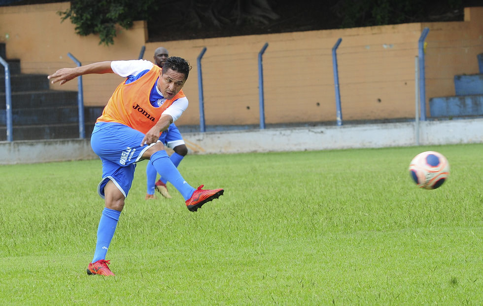Futebol sem o contato físico ‘é muito estranho’, diz Bahia