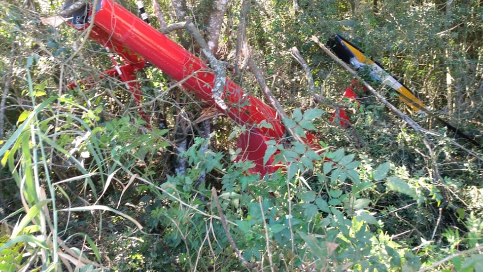 Helicóptero cai em área rural de Ibiúna