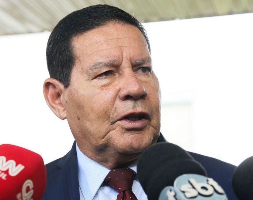 É preciso soluções a problemas fiscais e sociais, diz Mourão