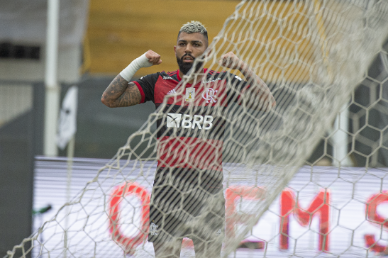 Santos tem dois gols anulados e Flamengo vence com Gabigol