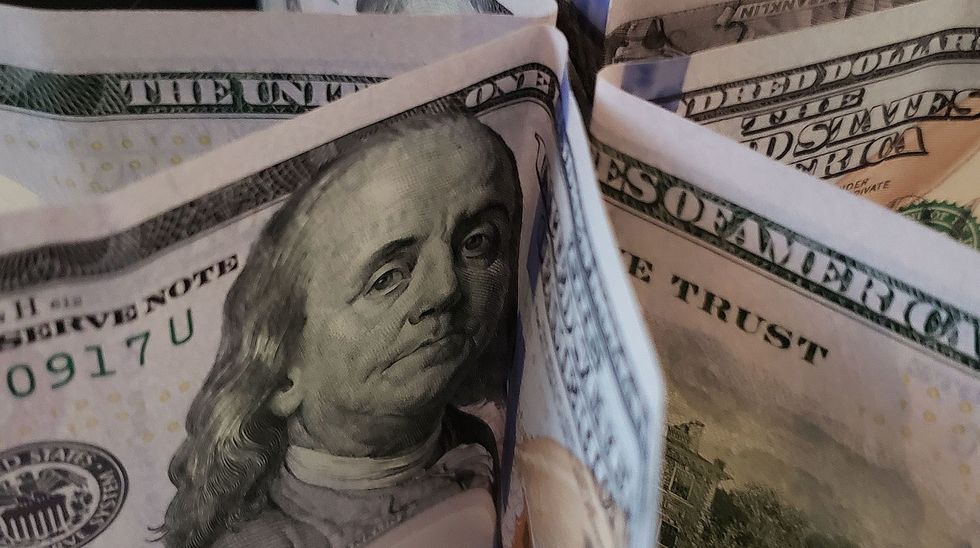 Dólar encerra o pregão desta sexta (21) em alta e sobe para R$ 5,60