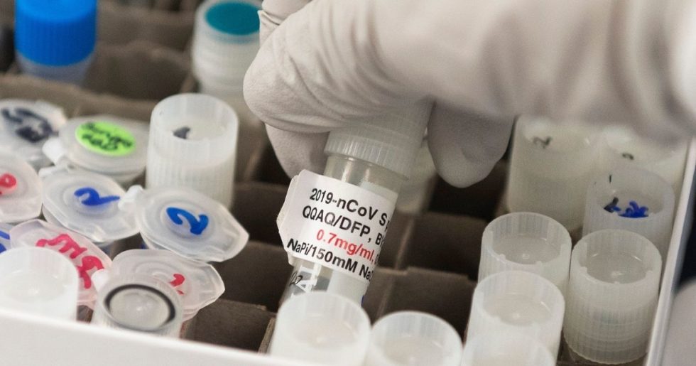AstraZeneca suspende testes de vacina contra Covid após reação adversa