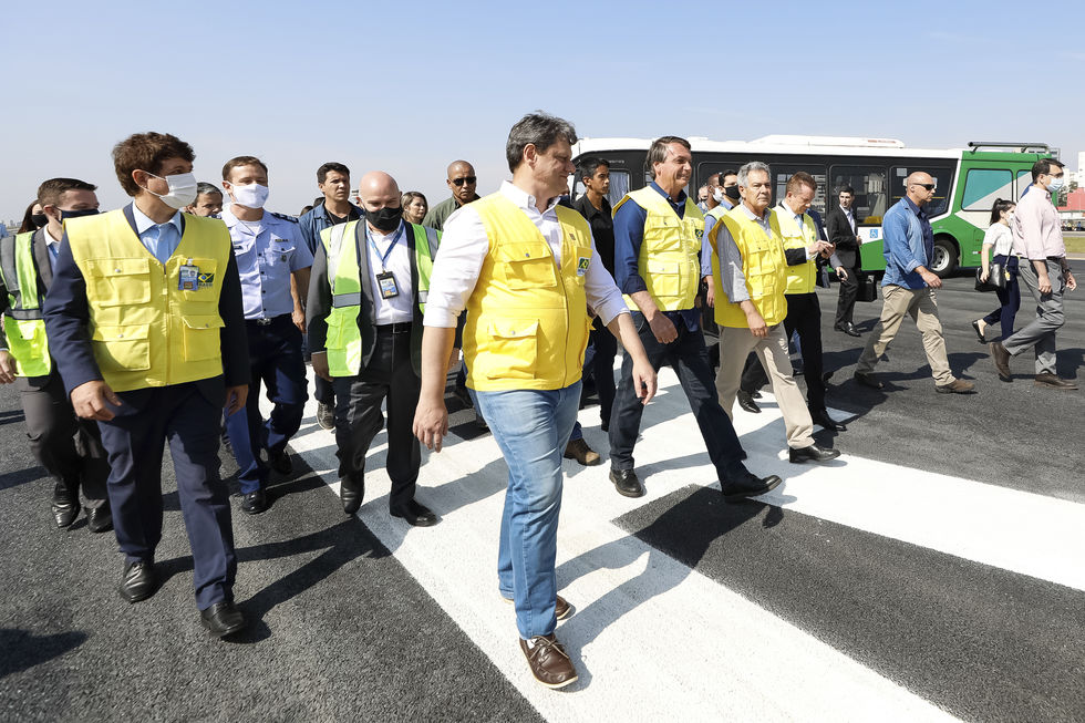 Bolsonaro vistoria obras em Congonhas