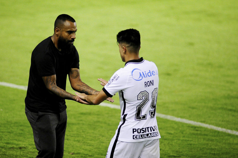 Defesa do Corinthians é o maior desafio para Coelho