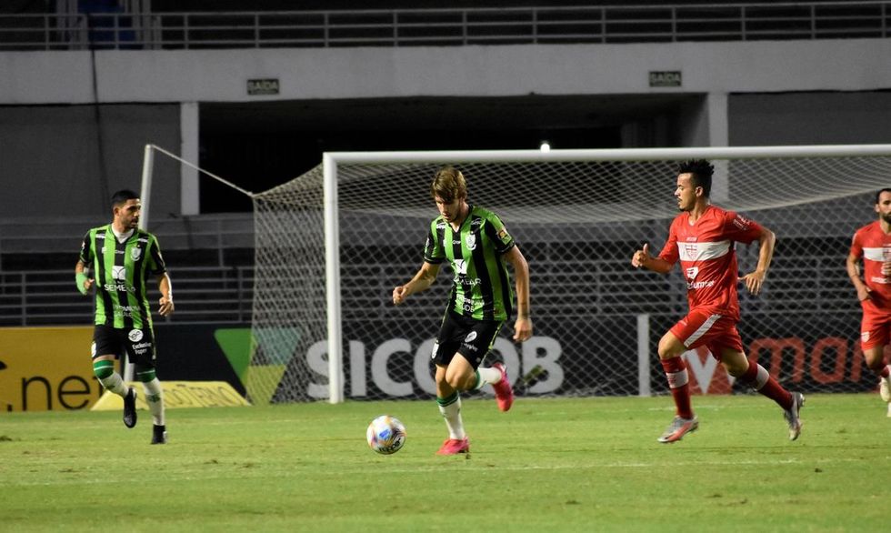 Série B tem clássico e briga pela ponta