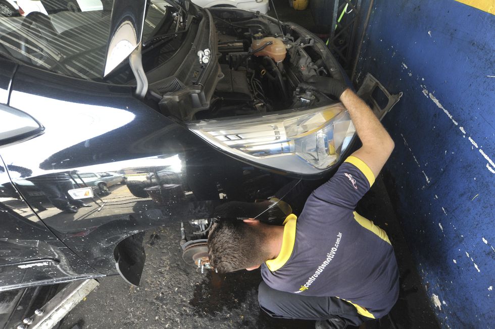 Serviços crescem pelo segundo mês, mas não recuperam perdas