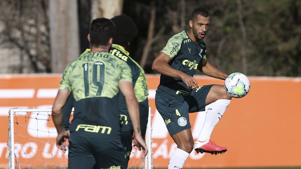 Sob cobrança, Palmeiras pega o RB Bragantino às 11h