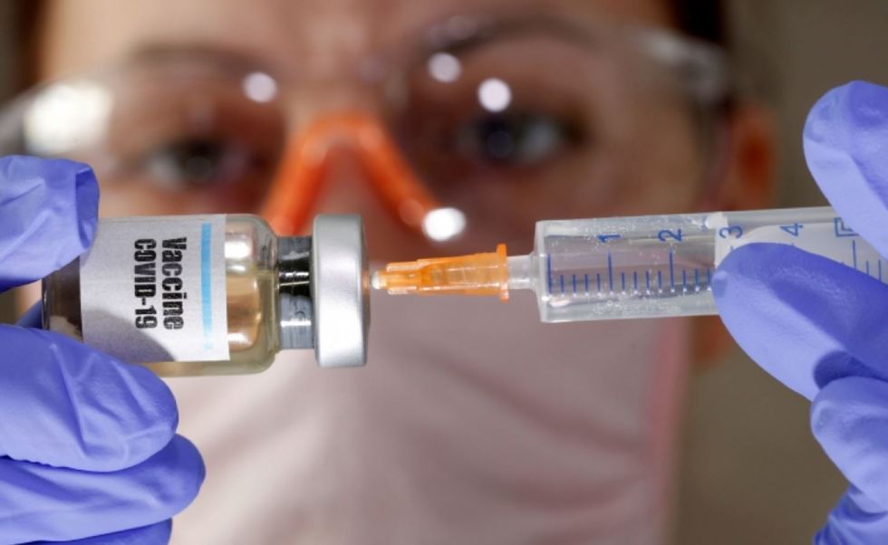 Laboratórios anunciam testes de vacinas