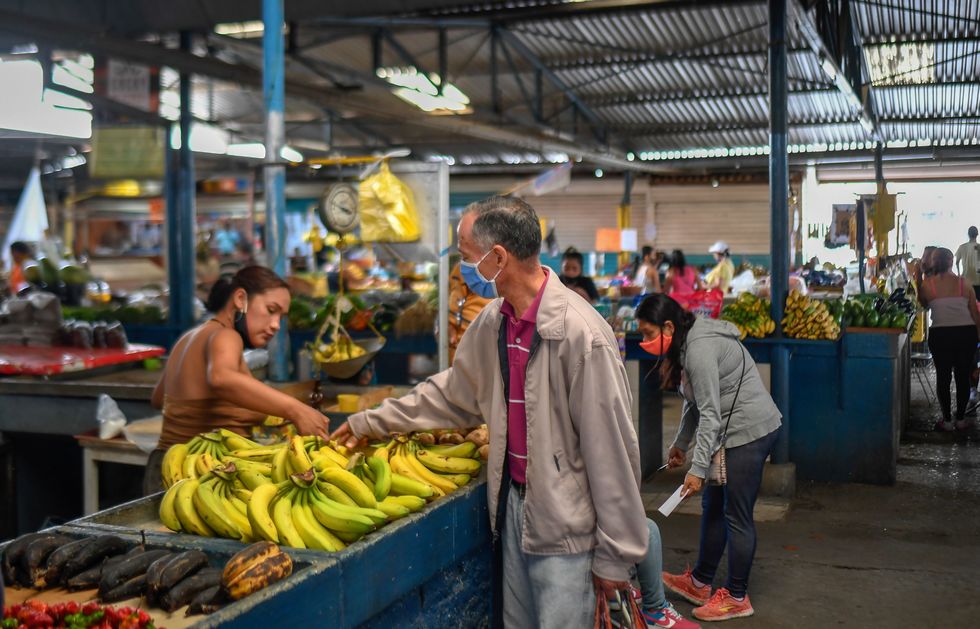 Venezuelanos lutam contra hiperinflação