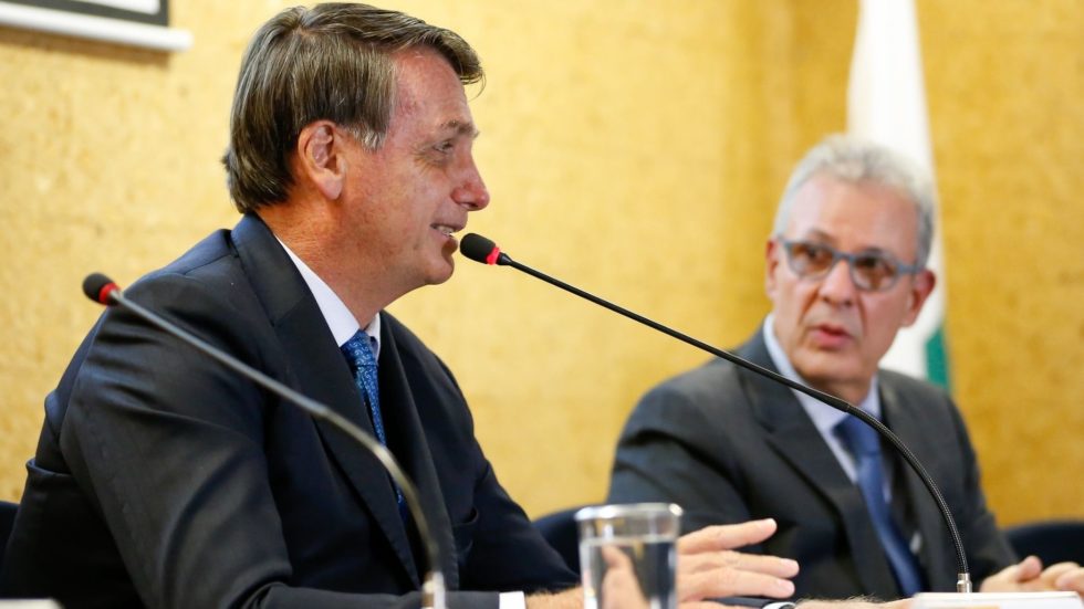 Bolsonaro diz que 'superbateria' de nióbio e grafeno vai revolucionar indústria