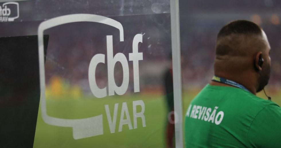 Palmeiras envia documento à CBF para questionar critérios da arbitragem
