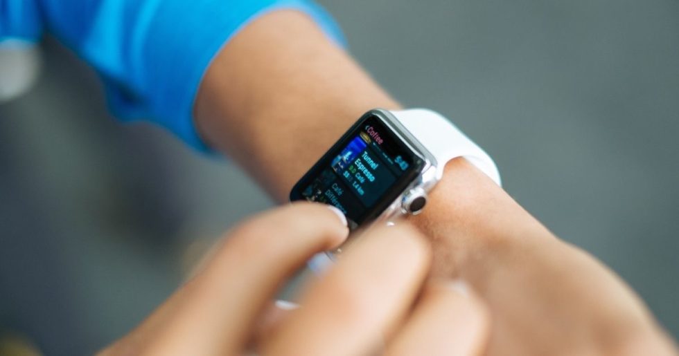 Anvisa libera medir pressão e até gerar eletrocardiograma por smartwatches