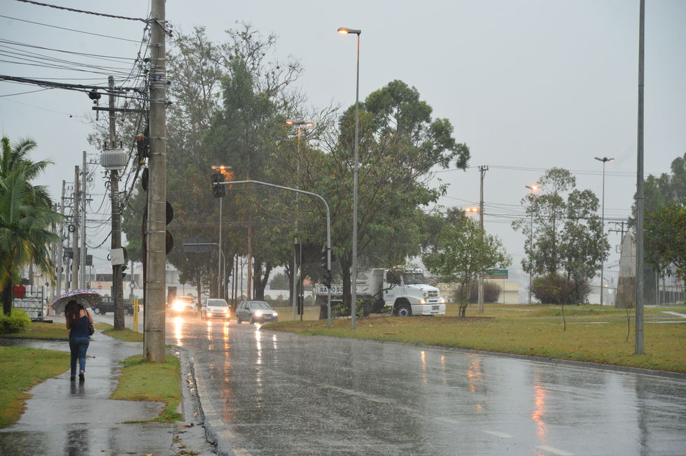 Várias regiões recebem alerta de tempestade