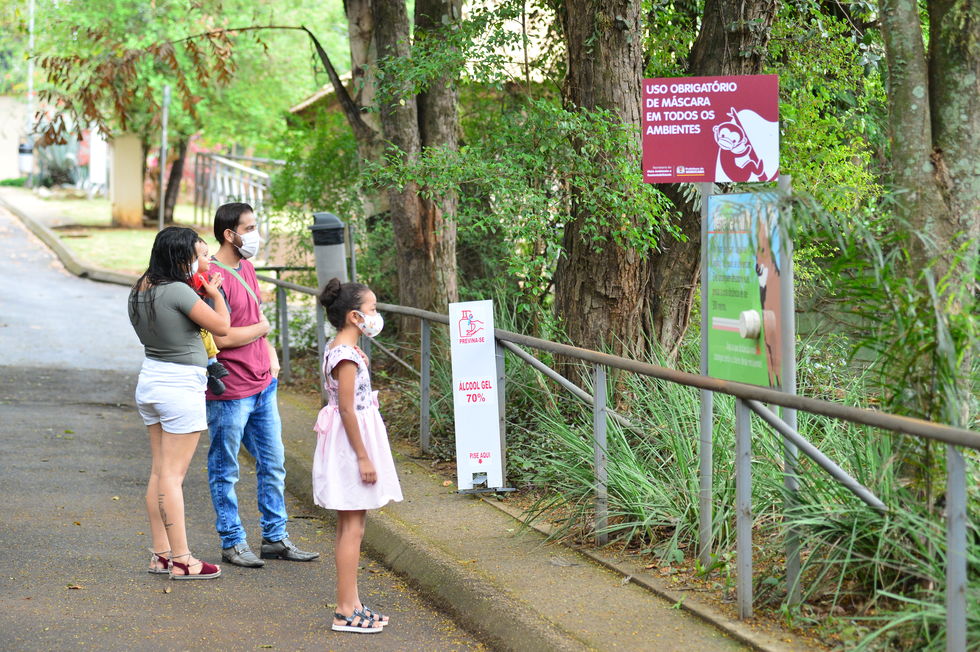 Zoo recebe visitantes, após sete meses