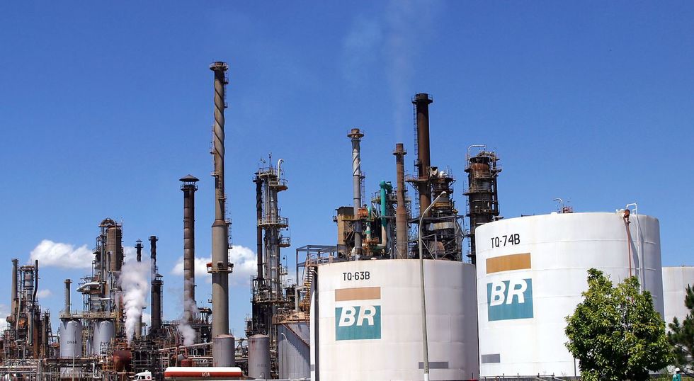 Petrobras reajusta gasolina em 6%