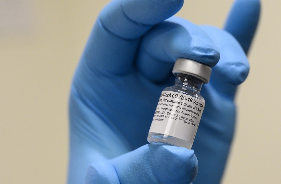 União Europeia compra mais 100 milhões de doses de vacina contra Covid
