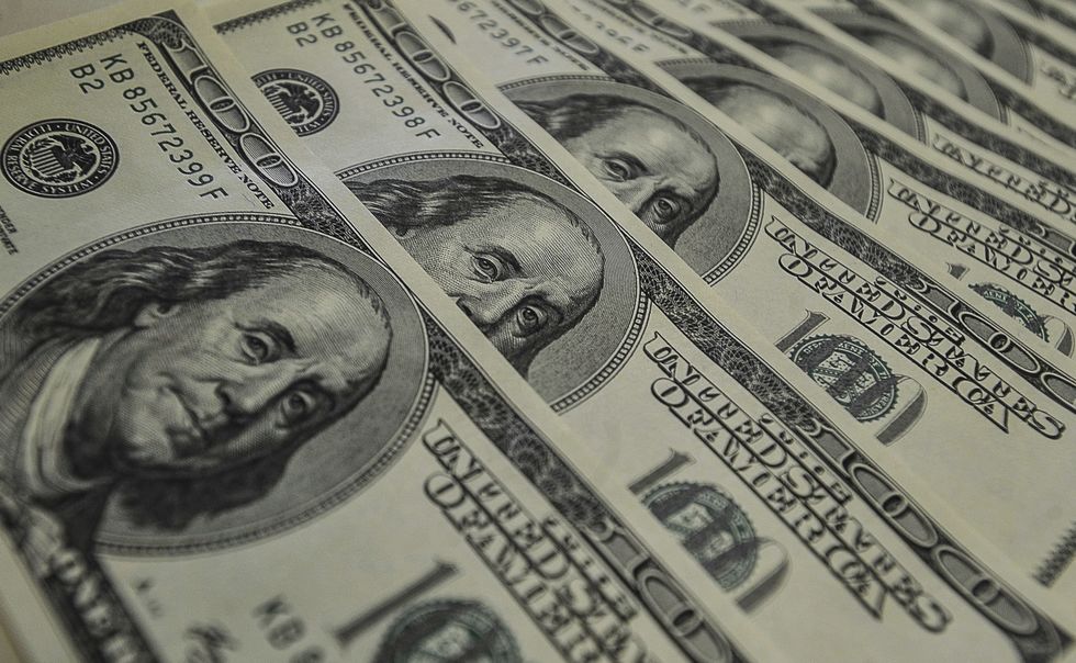 Dólar cai a R$ 5,22, menor nível desde julho