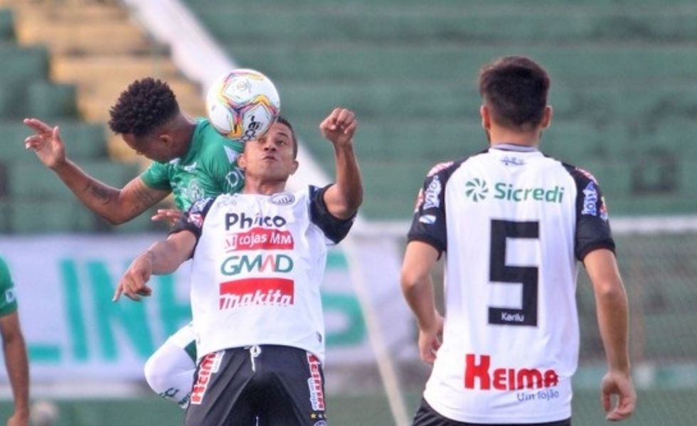 Guarani vence e Ponte Preta perde