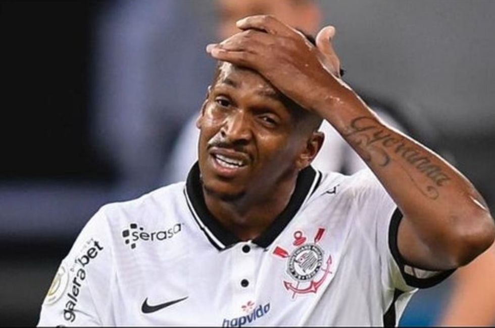 Jô atravessa a pior fase no Corinthians