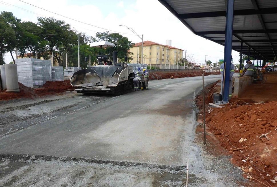 Obras do BRT na avenida Ipanema atrasam
