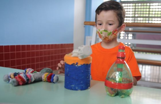 ‘Ubuntu’ incentiva crianças a construírem os seus próprios brinquedos