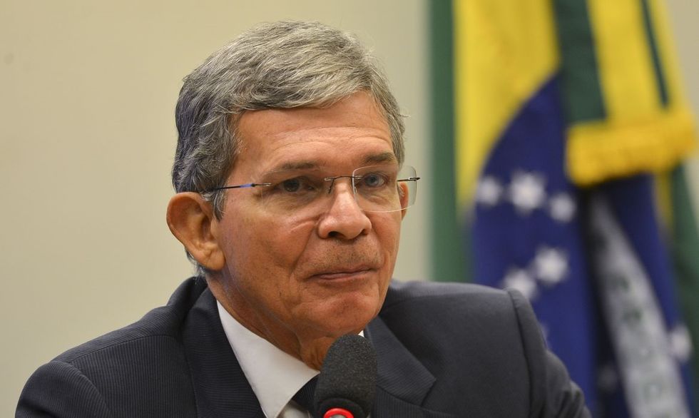 Bolsonaro demite presidente da Petrobras